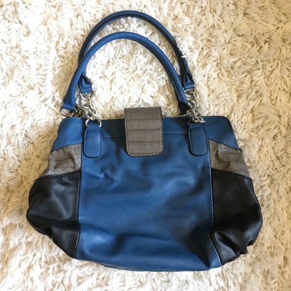 👜✨ GUESS PURSE AND MATCHING WALLET SET - Picture 2 of 5